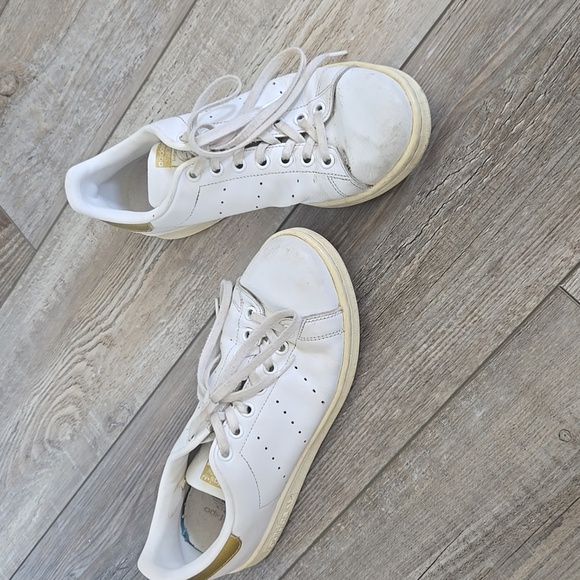 Addidas White and Gold Sneakers (Size 6 Mens Or Size 8 Womens) - Picture 2 of 6